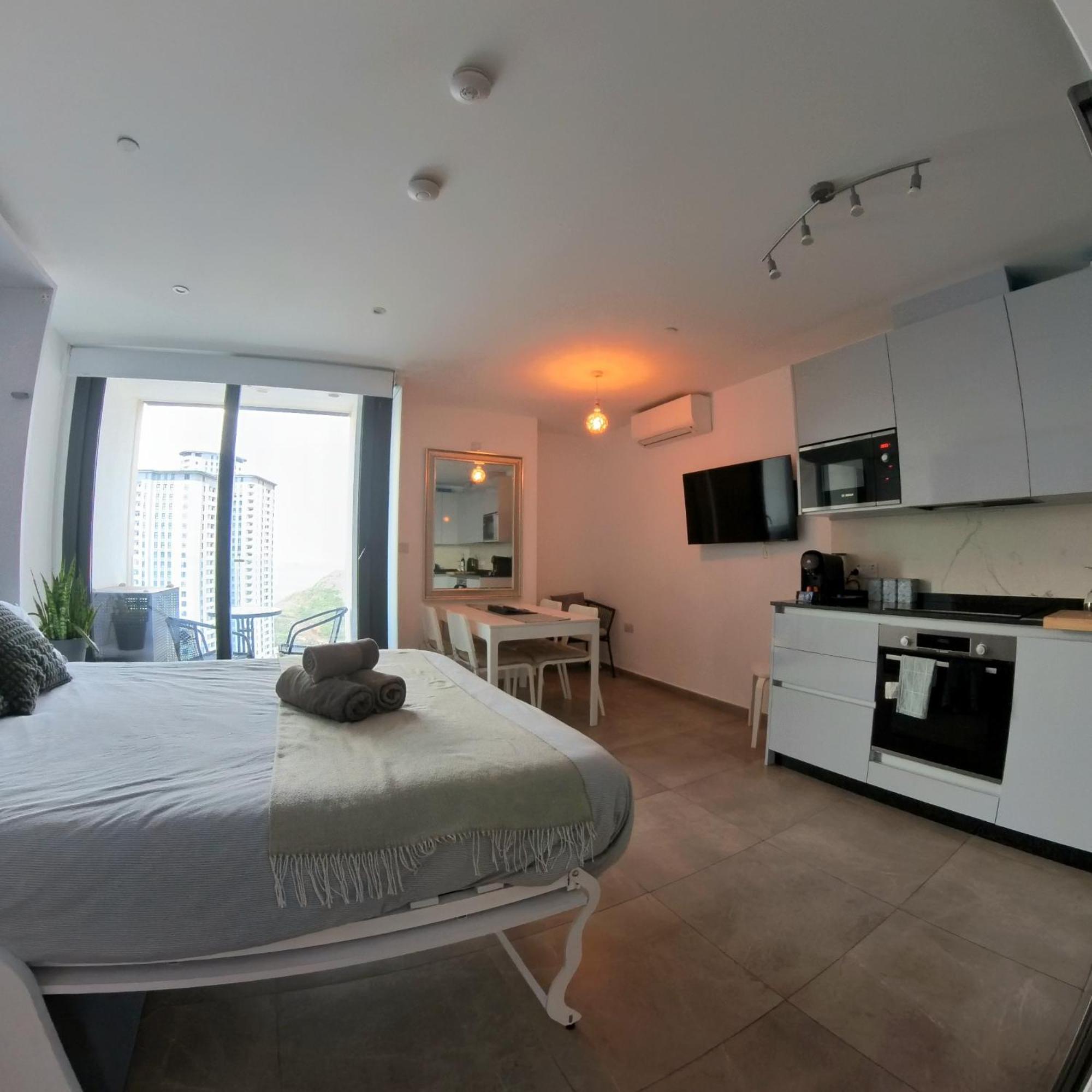 New Luxury Sunrise Oceanview Apartment In Gibraltar Buitenkant foto